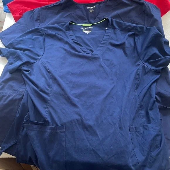 5Assorted Scrub Tops. 3x - Picture 3 of 9